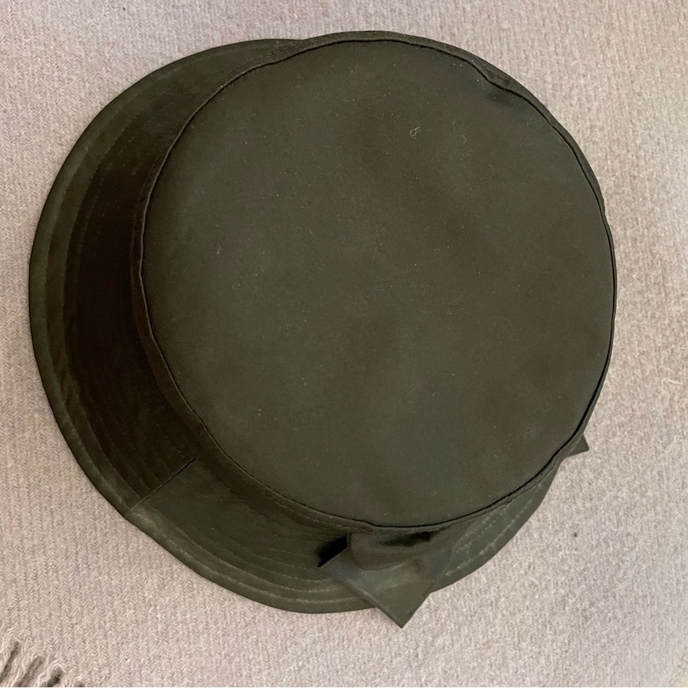 Beautiful hat. - Picture 3 of 6